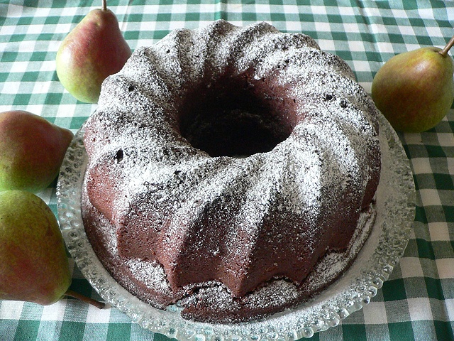 cokoladova-s-hruskami-cela