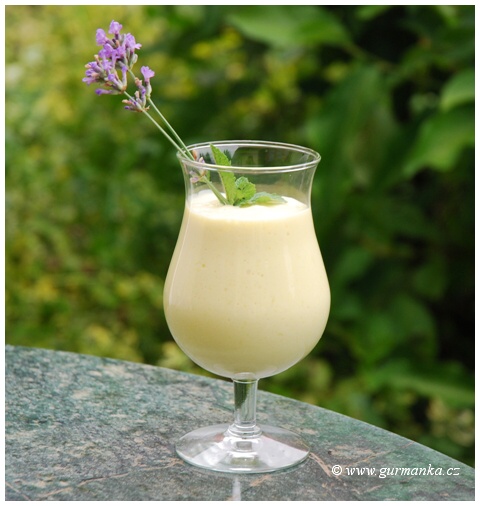 mango lassi - napoj z jogurtu a manga