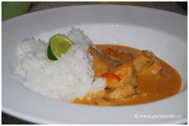 "thajská kuchyně - ryba a červená kari pasta - jasmínová rýže"