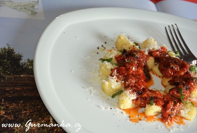 Gnocchi alla siciliana - Bramborové noky se sugem z lilků a rajčat po sicilsku