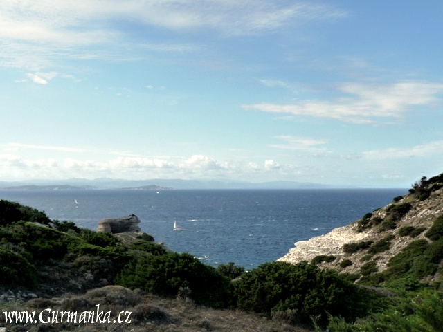 Korsika s pohledem na Sardinii